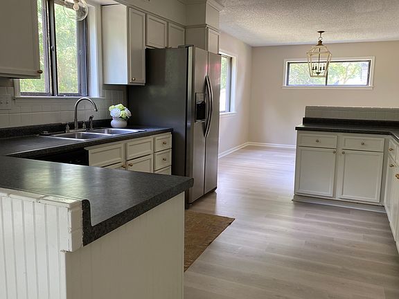 4th image of 8012 Poplar Pike