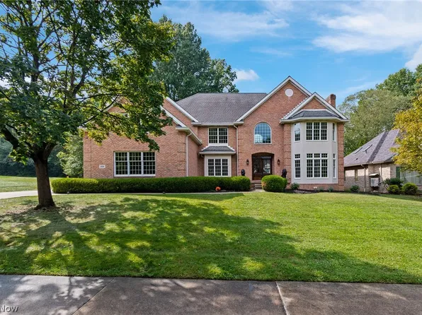 834 Eaton Park Ln, Akron, OH 44303
