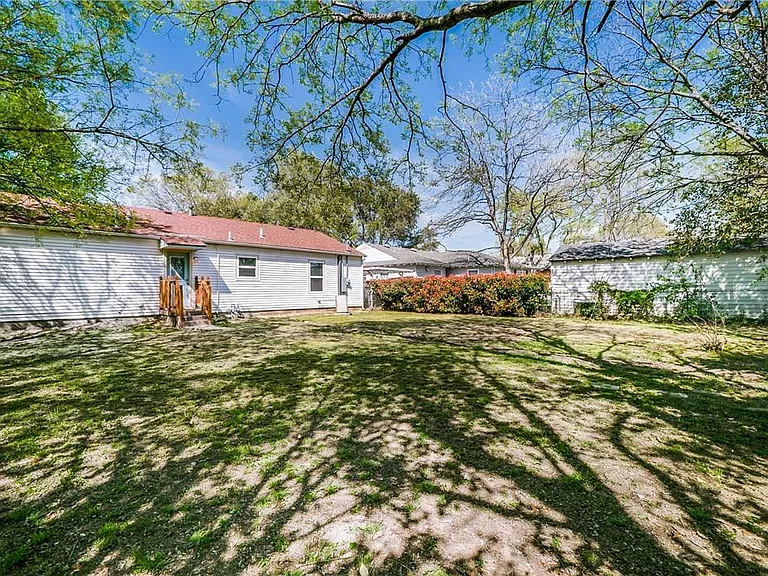 3558 Park Ln — Photo 6