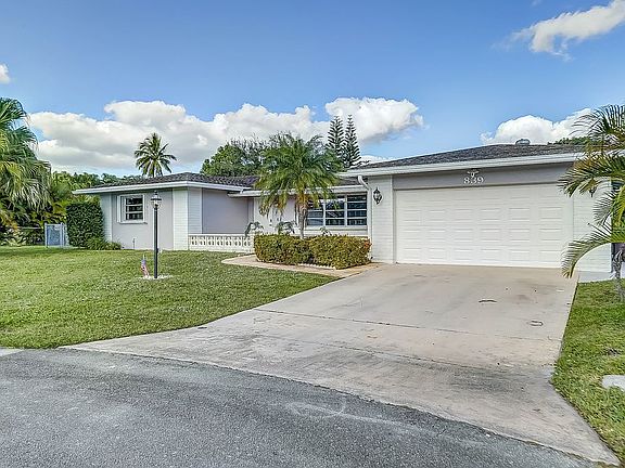 3rd image of 839 W Plantation Cir
