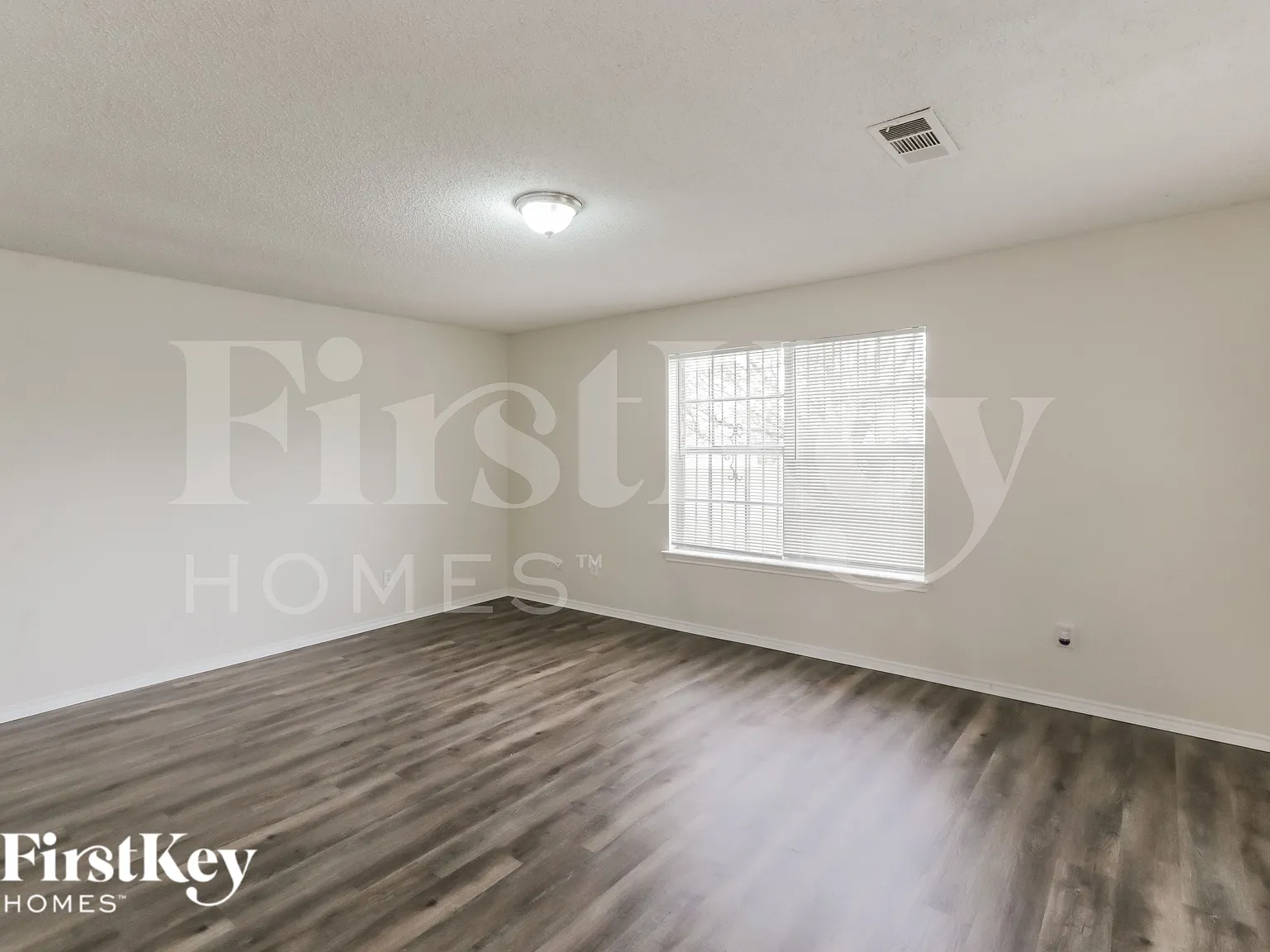 4 bed, 2.0 bath, 1527 sqft, $2,100 — Photo 4