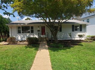 1112 Hillcrest Dr SW, Vienna, VA 22180