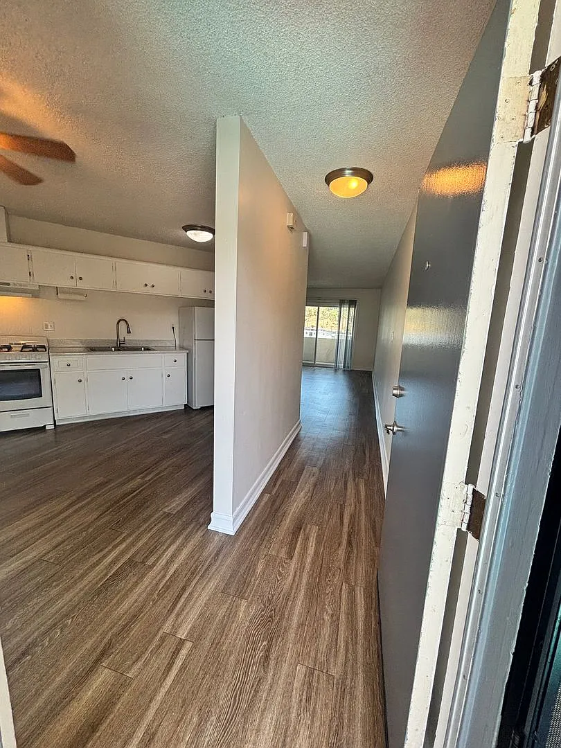 University Terrace Apartments — Photo 3