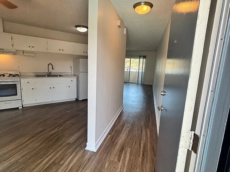 University Terrace Apartments — Photo 24