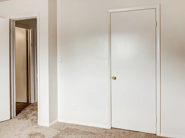 Harbor Square Apartments — Photo 24