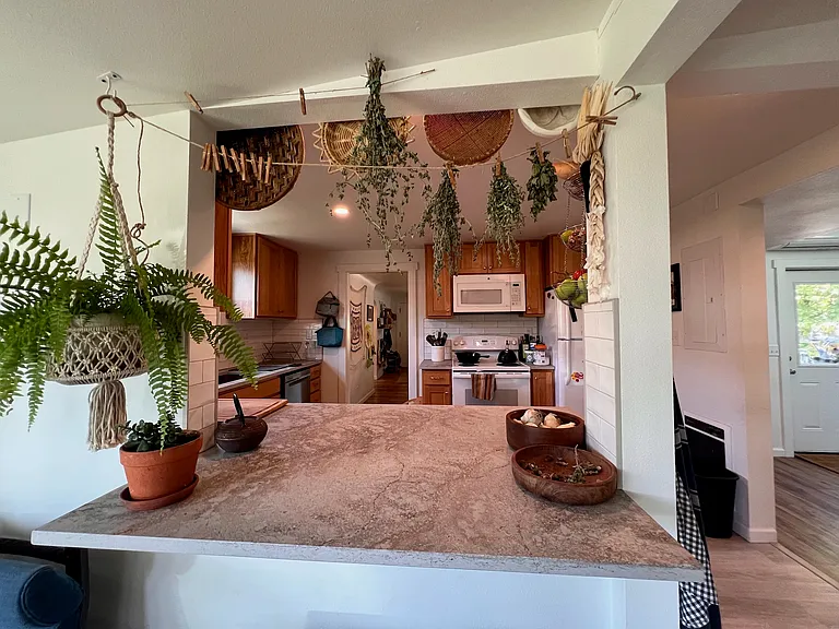 1049 E St — Photo 11