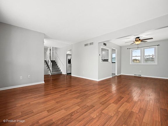 3rd image of 3208 Oakwood Dr