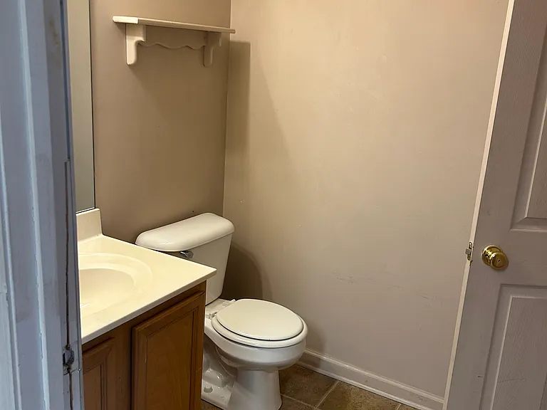 483 Dabney Dr — Photo 4