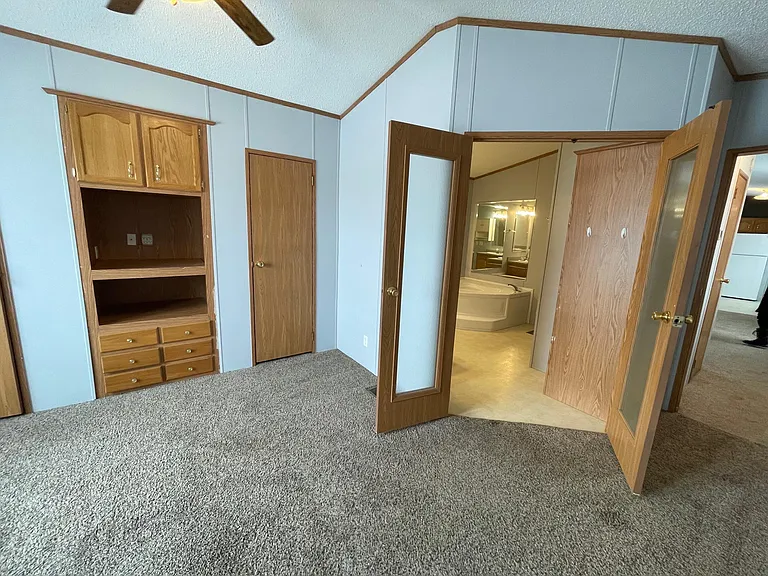 60 2nd St SW #16 — Photo 3