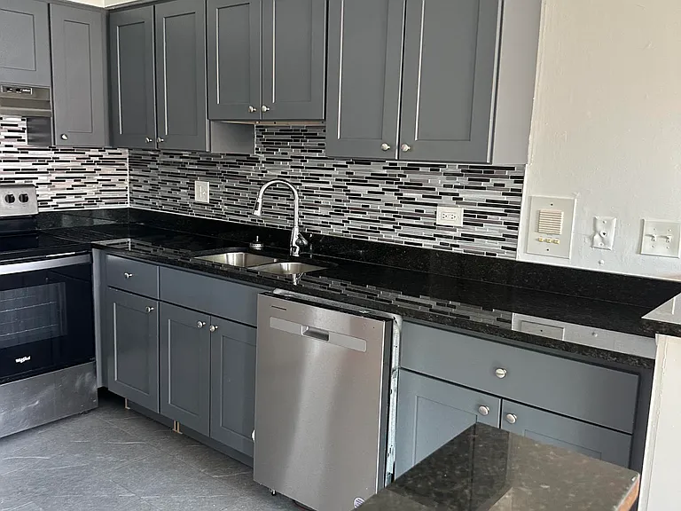 1653 Oakwood Ave — Photo 3