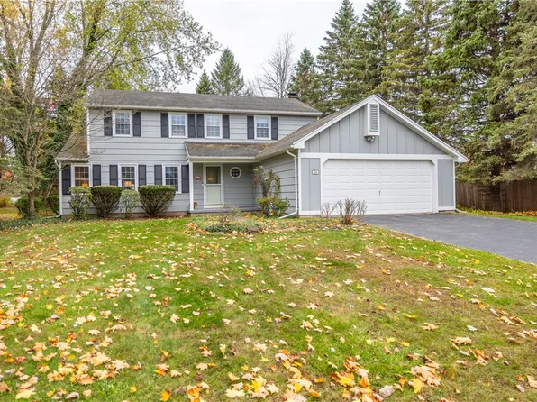 25 Camborne Cir, Fairport, NY 14450