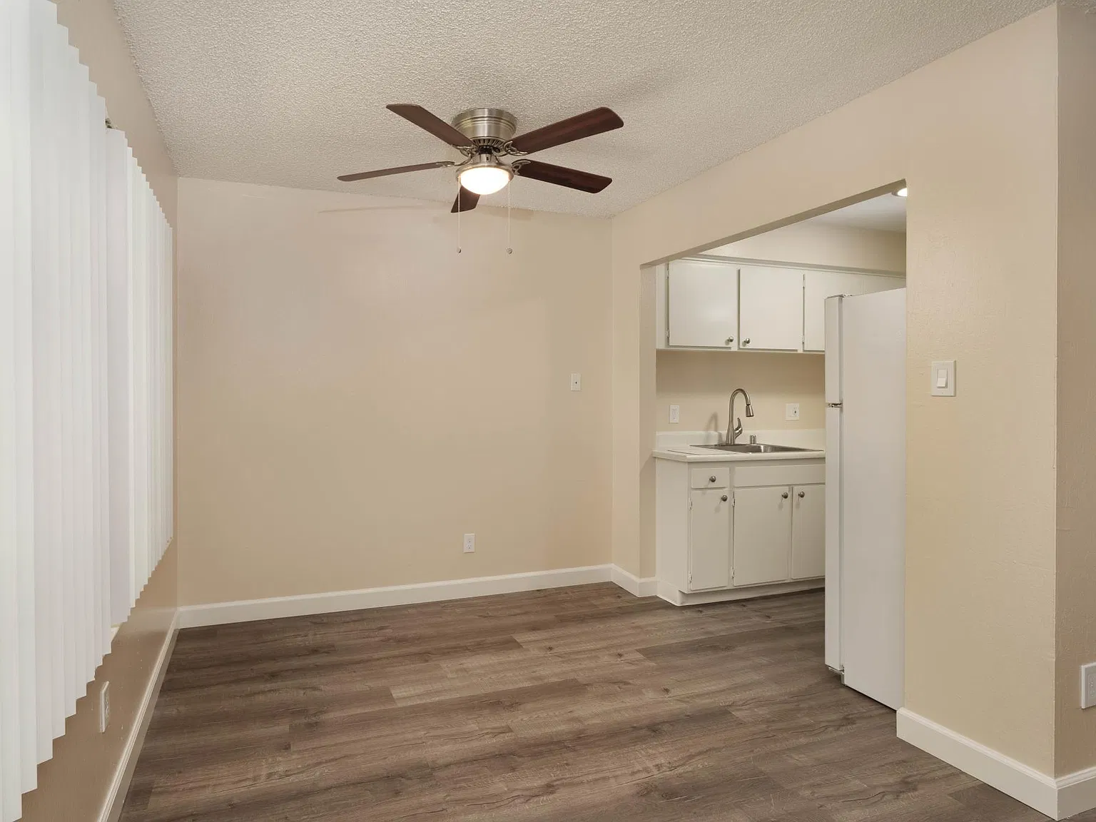 2 bed, 900 sqft, $1,595 — Photo 3