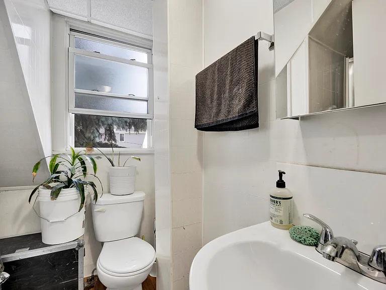 2919 N Seeley Ave #CH2 — Photo 10