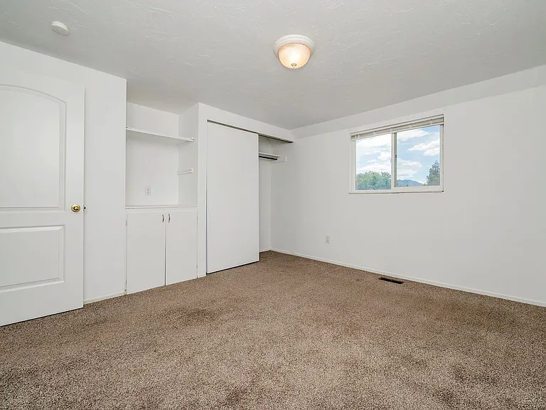 8228 S 1750 W — Photo 9