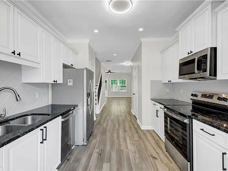 1044 Liberty Pkwy NW — Photo 6