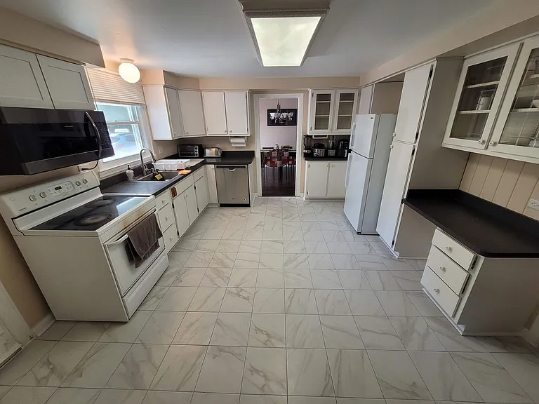 370 N Lake Dr — Photo 5