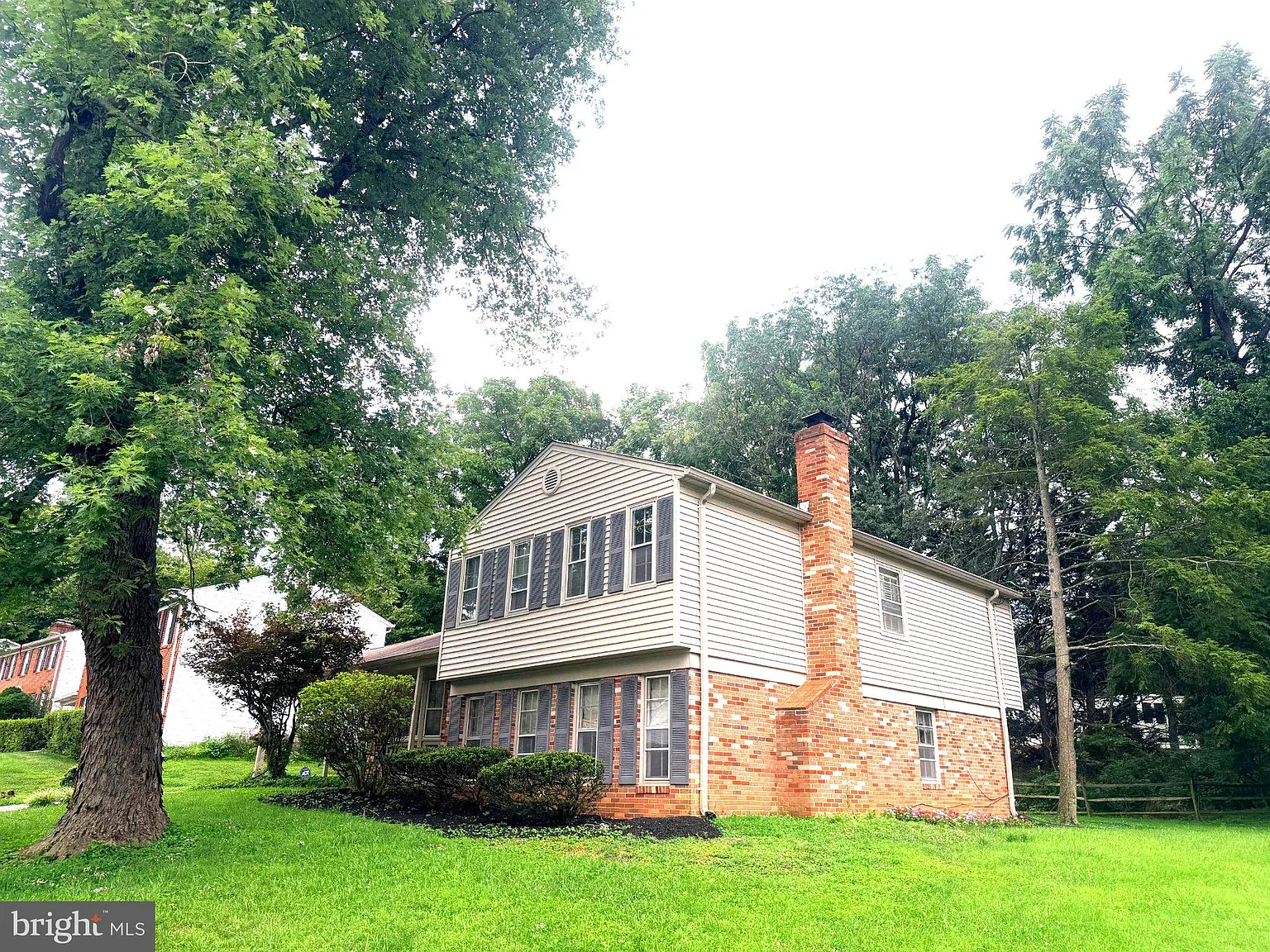 5 bed, 3.0 bath, 2298 sqft, $4,300 — Photo 2