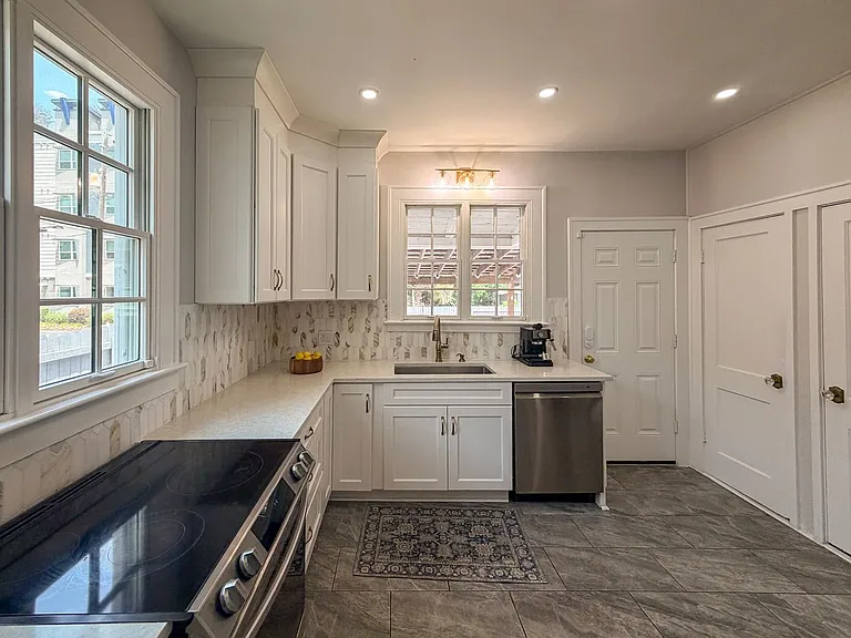 417 SW 10th St — Photo 14