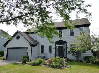 334 Clarewood Cir, Grayslake, IL 60030