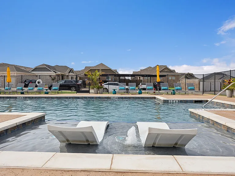VLux Stoneridge — Photo 115