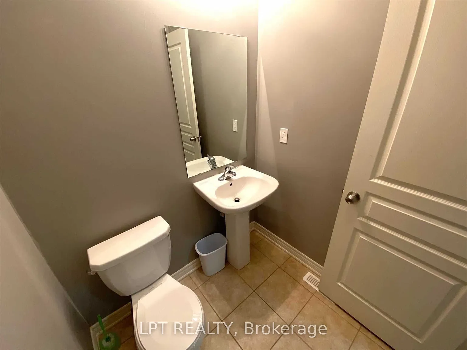 4 bed, $2,900 — Photo 3
