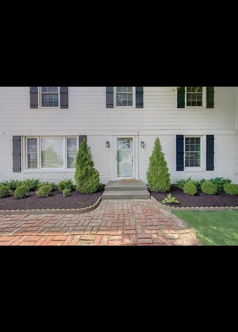 4 bed, 2328 sqft, $2,800 — Photo 1