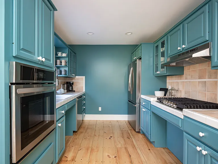 212 Meadows W — Photo 11