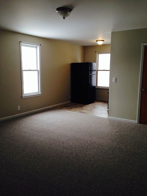 2nd image of 1221 E Genesee St APT 5