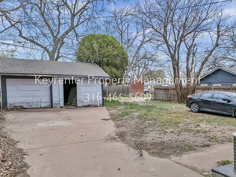 144 S Green St — Photo 20