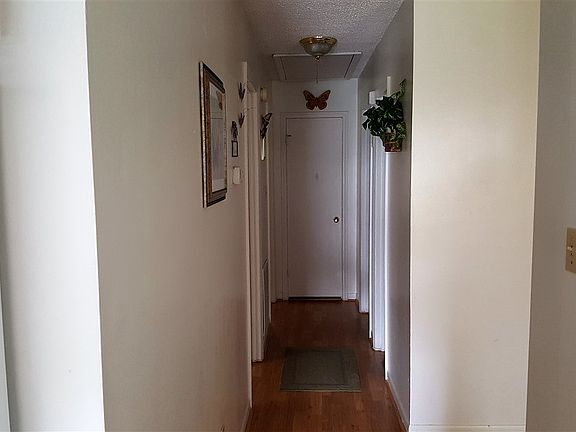 4th image of 5 Brookstone Dr