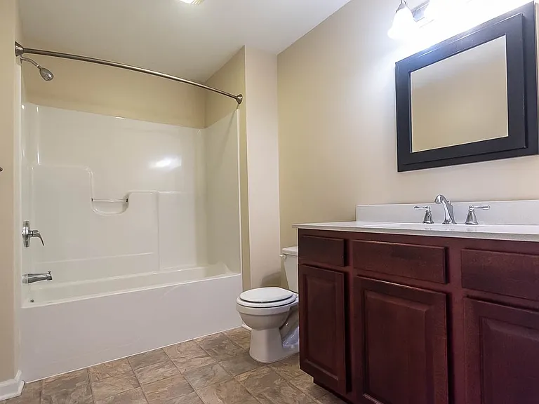 East Bay II Apartments — Photo 30