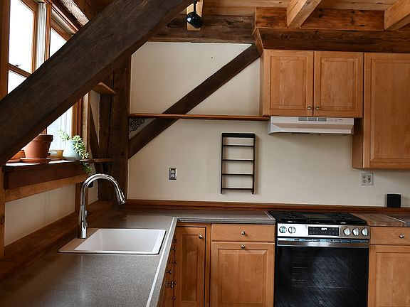 3rd image of 1095 Ryder Rd