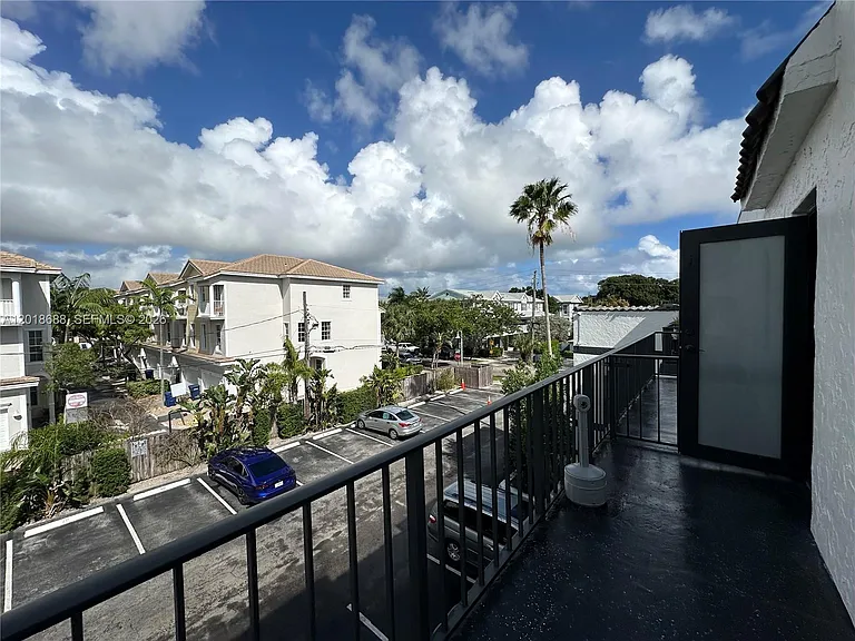 2705 NE 9th Ave #203 — Photo 31