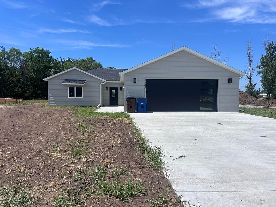 1st image of 1145 Woods Cir