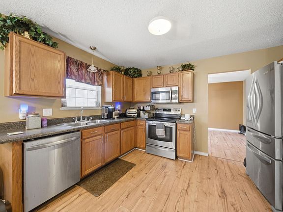 5th image of 102 Skyhawk Rd