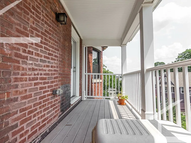 32 Linden St #7 — Photo 8
