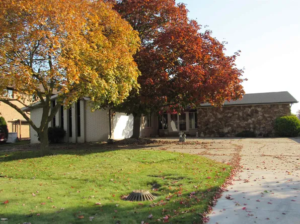 41576 Clairpointe St, Harrison Township, MI 48045