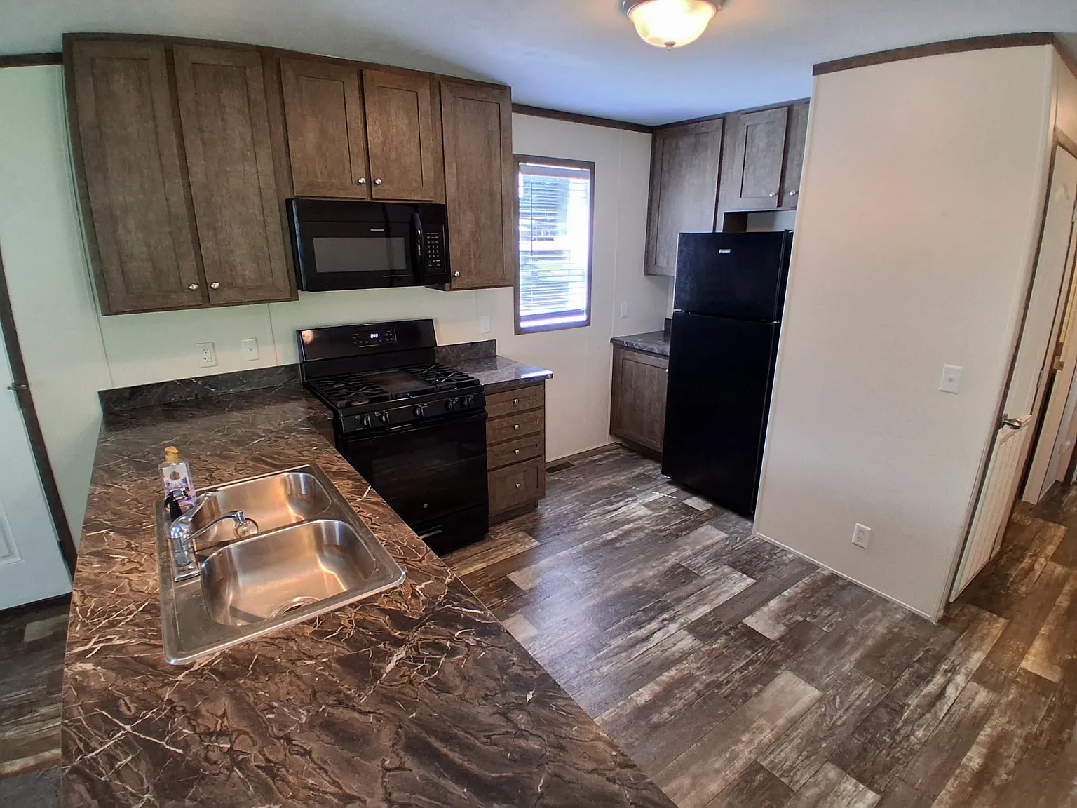 Open-Concept Floor Plan! — Photo 2