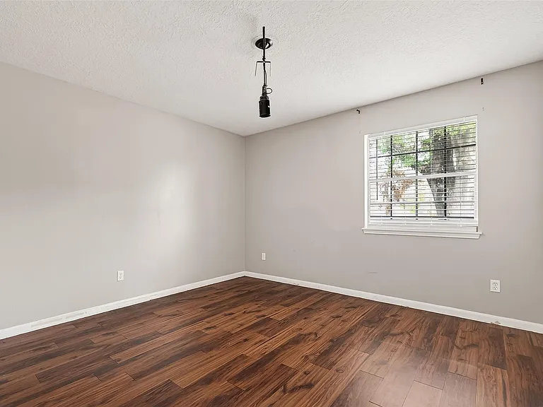 20211 Salzburg Ln — Photo 31
