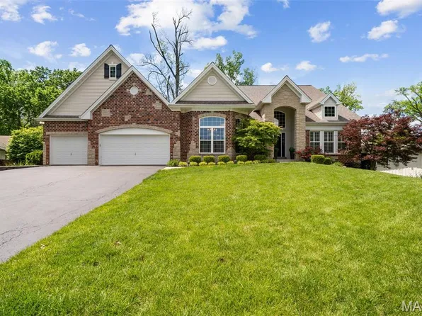 1535 Fawnvalley Dr, Saint Louis, MO 63131
