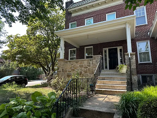 208 W 29th St Photo 1