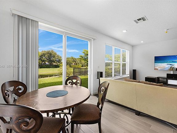 5th image of 4317 Lago Vista Dr