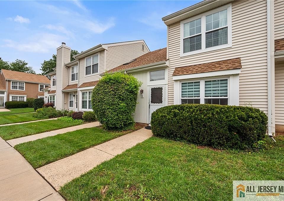 1st image of 11 Canterbury Cir