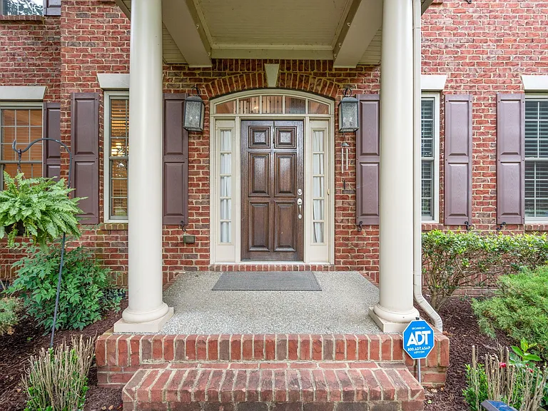 1610 Twin Square Way — Photo 2