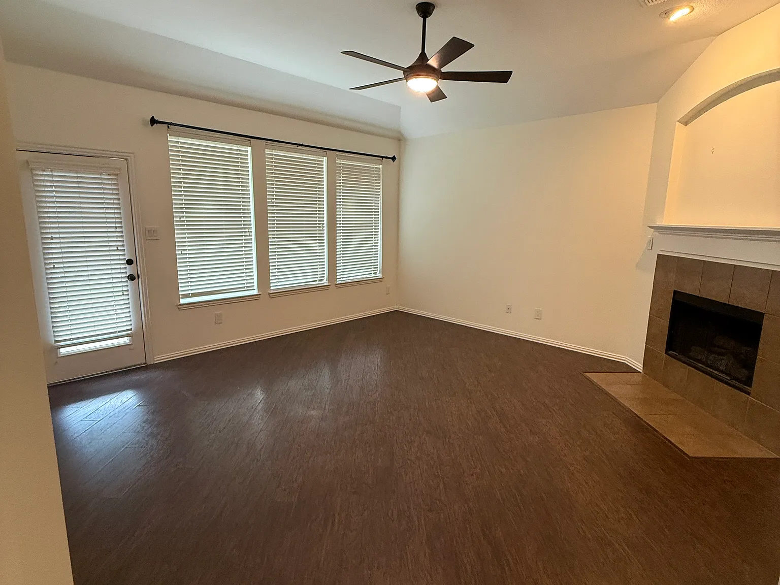 3 bed, 2065 sqft, $2,345 — Photo 3
