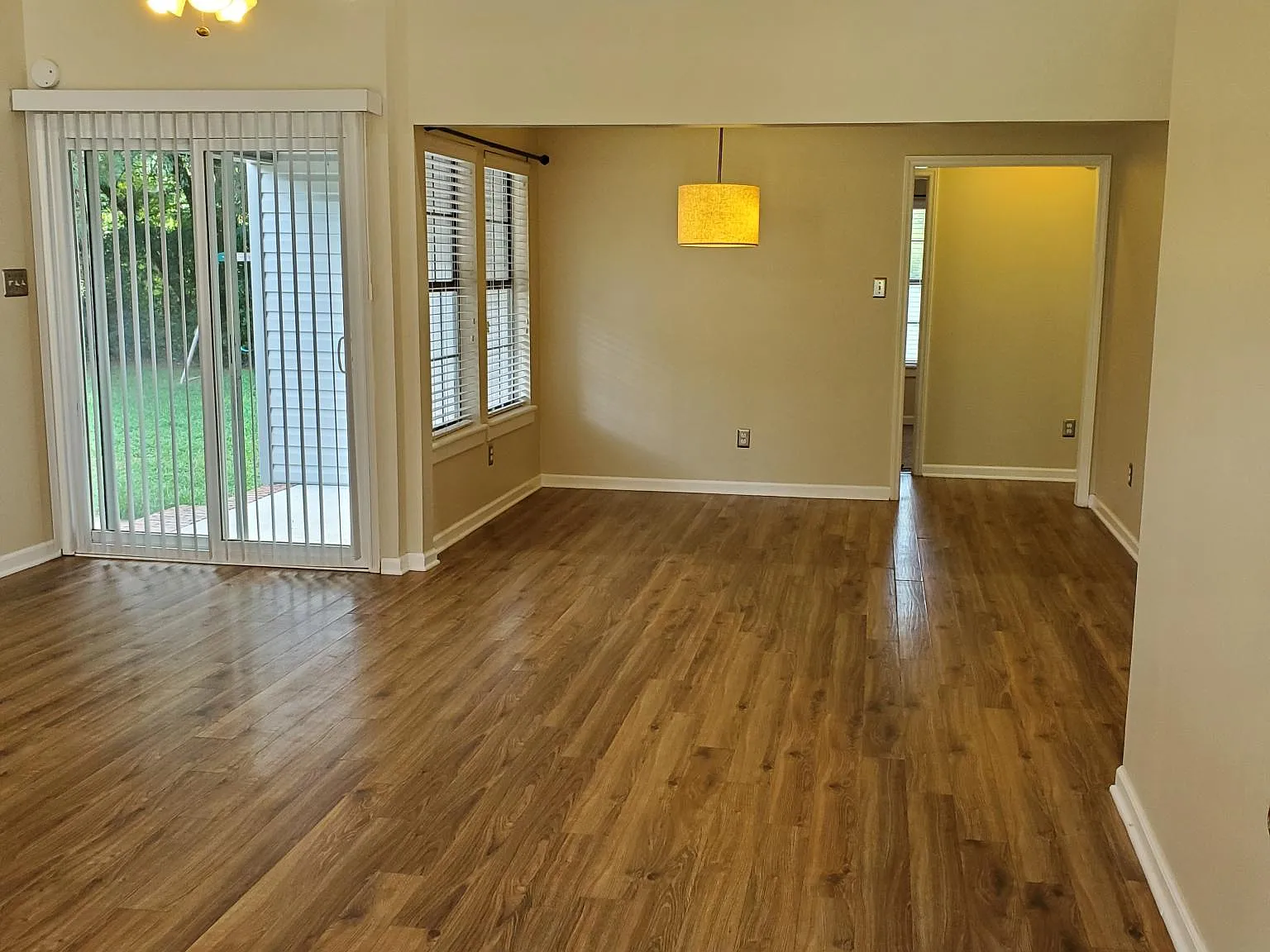 3 bed, 1252 sqft, $1,600 — Photo 4