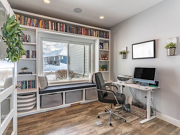 4th image of 205 E Meadow Lark Ln