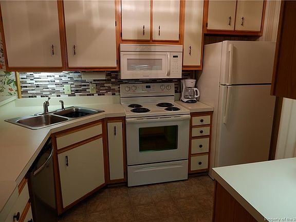 5th image of 104D Windsor Ln #D
