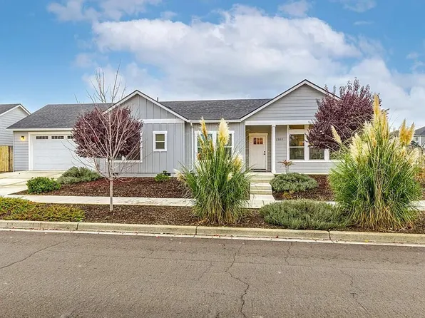 2353 Maple Park Dr, Medford, OR 97501