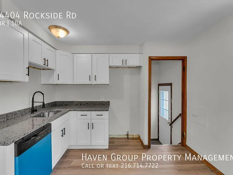 14404 Rockside Rd — Photo 8